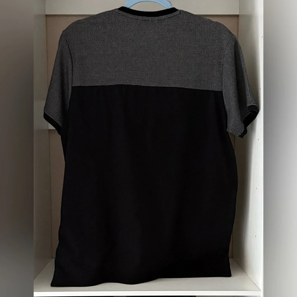 Guess Black and Gray Short Sleeve Tee - Picture 6 of 7